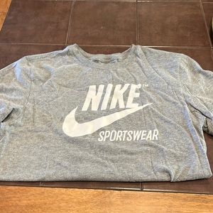 Men’s Nike TShirt S